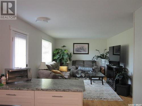 1107 Centre Street, Nipawin, SK - Indoor Photo Showing Living Room