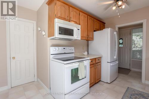 1048 Guildwood Boulevard, London, ON - Indoor Photo Showing Kitchen