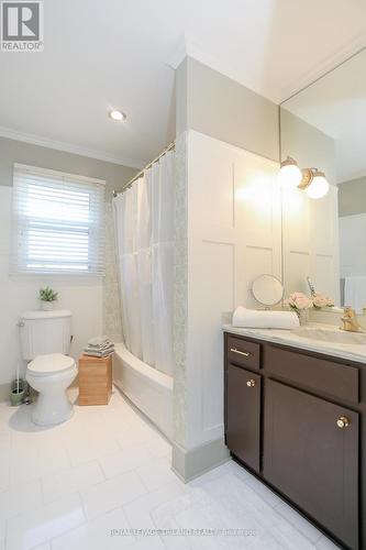 1048 Guildwood Boulevard, London, ON - Indoor Photo Showing Bathroom