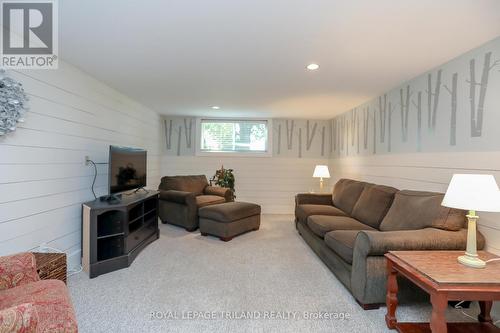 1048 Guildwood Boulevard, London, ON - Indoor Photo Showing Living Room