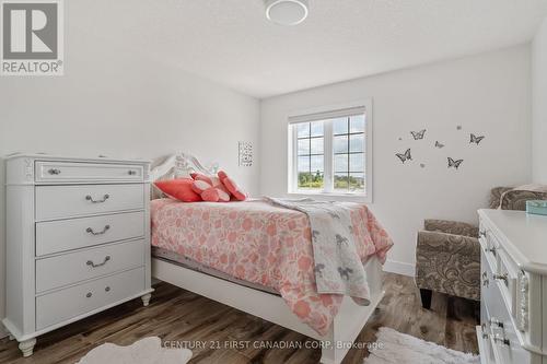 2930 Petty Road, London, ON - Indoor Photo Showing Bedroom