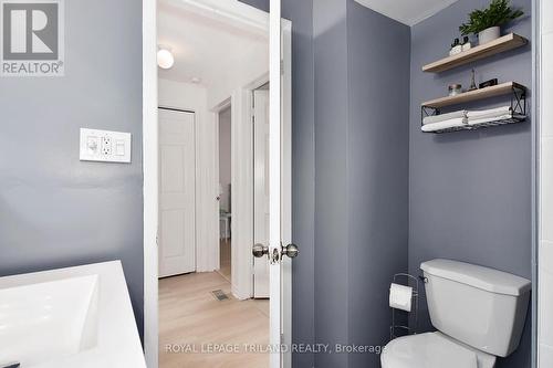 111 Gladstone Avenue, London, ON - Indoor Photo Showing Bathroom