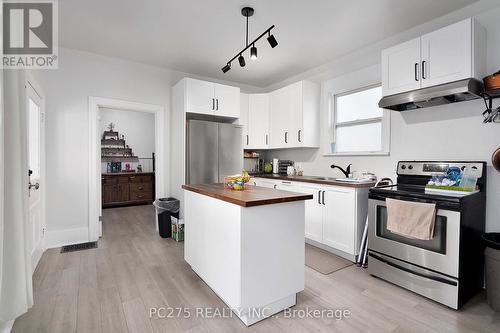 40 Young Street, Woodstock, ON - Indoor Photo Showing Kitchen