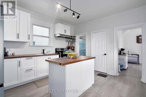 40 Young Street, Woodstock, ON - Indoor Photo Showing Kitchen