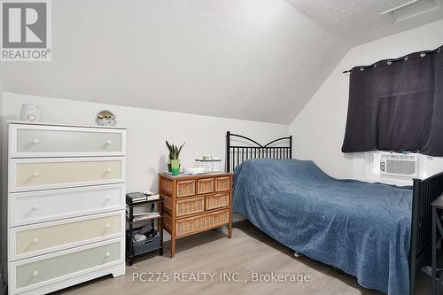 40 Young Street, Woodstock, ON - Indoor Photo Showing Bedroom