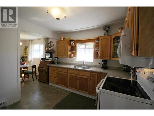 402 Conklin Avenue, Penticton, BC - Indoor Photo Showing Kitchen With Double Sink