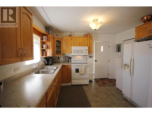 402 Conklin Avenue, Penticton, BC - Indoor Photo Showing Kitchen With Double Sink