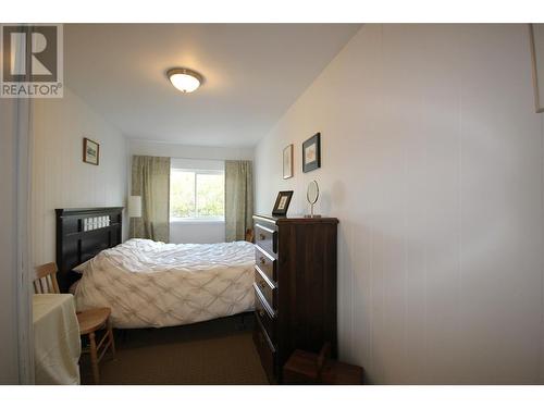 402 Conklin Avenue, Penticton, BC - Indoor Photo Showing Bedroom