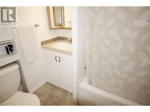 402 Conklin Avenue, Penticton, BC - Indoor Photo Showing Bathroom