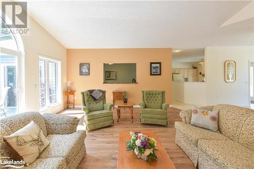 4 Beechwood Crescent, Oro-Medonte, ON - Indoor Photo Showing Living Room