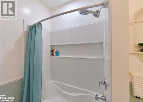 4 Beechwood Crescent, Oro-Medonte, ON - Indoor Photo Showing Bathroom