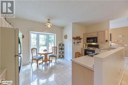 4 Beechwood Crescent, Oro-Medonte, ON - Indoor Photo Showing Kitchen