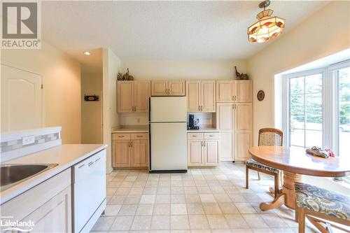 4 Beechwood Crescent, Oro-Medonte, ON - Indoor Photo Showing Kitchen