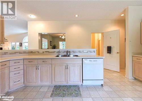 4 Beechwood Crescent, Oro-Medonte, ON - Indoor Photo Showing Kitchen With Double Sink