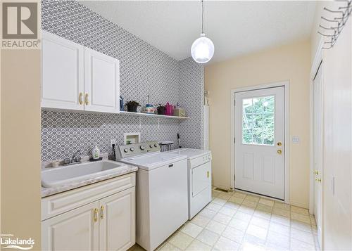 4 Beechwood Crescent, Oro-Medonte, ON - Indoor Photo Showing Laundry Room