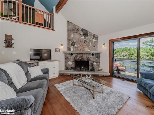 1071 Sunny Lake Road Unit# Unit 1, Gravenhurst, ON - Indoor Photo Showing Living Room With Fireplace