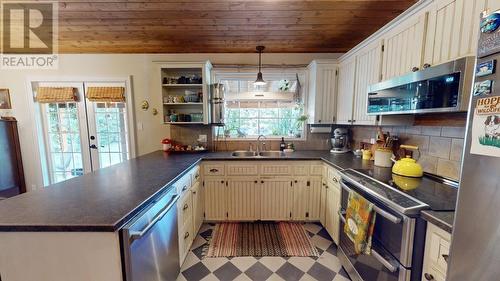 8061 265 Road, Fort St. John, BC - Indoor Photo Showing Kitchen With Double Sink