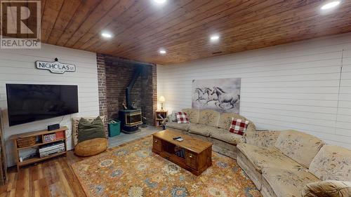 8061 265 Road, Fort St. John, BC - Indoor Photo Showing Living Room