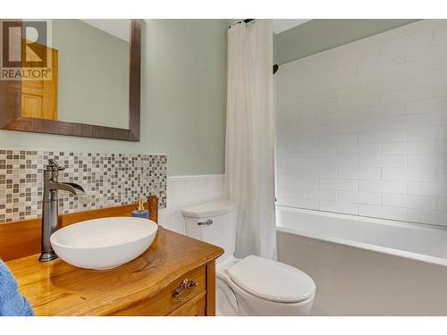 1643 8Th Avenue, Prince George, BC - Indoor Photo Showing Bathroom