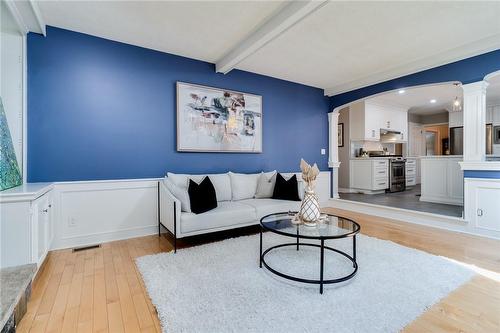 463 Wicklow Road, Burlington, ON - Indoor Photo Showing Living Room