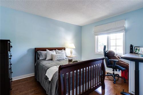 463 Wicklow Road, Burlington, ON - Indoor Photo Showing Bedroom