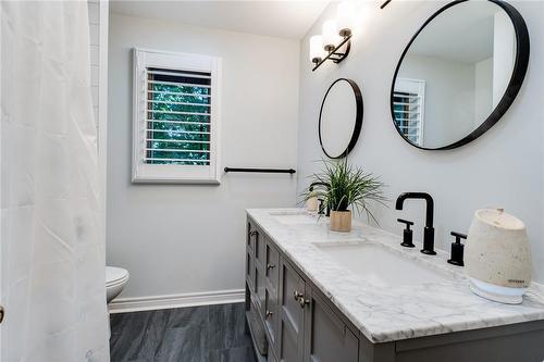 463 Wicklow Road, Burlington, ON - Indoor Photo Showing Bathroom