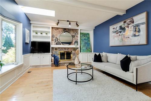 463 Wicklow Road, Burlington, ON - Indoor Photo Showing Living Room With Fireplace