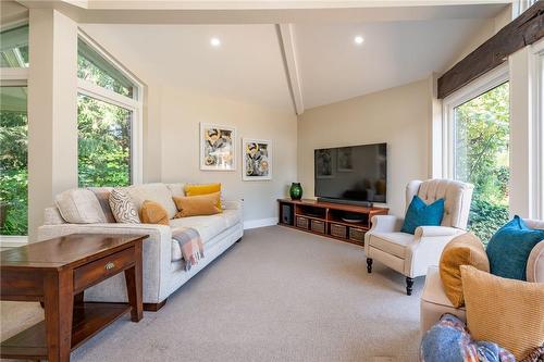 2159 Britannia Road, Burlington, ON - Indoor Photo Showing Living Room