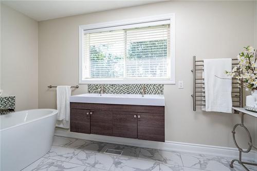 2159 Britannia Road, Burlington, ON - Indoor Photo Showing Bathroom