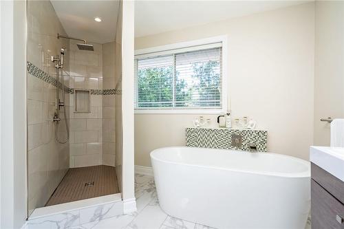 2159 Britannia Road, Burlington, ON - Indoor Photo Showing Bathroom