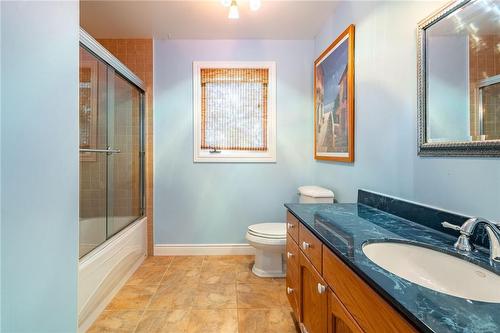 2159 Britannia Road, Burlington, ON - Indoor Photo Showing Bathroom