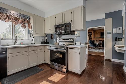 2142 Side Road 1, Burlington, ON - Indoor Photo Showing Kitchen