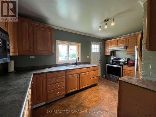 161 Middleton Avenue, Timmins (Timmins South - East), ON - Indoor Photo Showing Kitchen With Double Sink