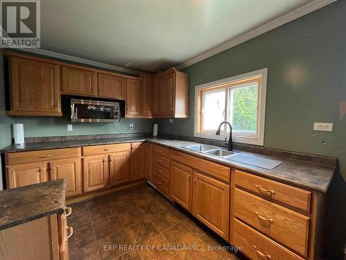 161 Middleton Avenue, Timmins (Timmins South - East), ON - Indoor Photo Showing Kitchen With Double Sink