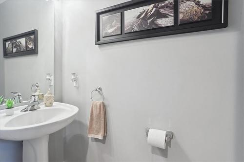 218 Plains Road E|Unit #16, Burlington, ON - Indoor Photo Showing Bathroom