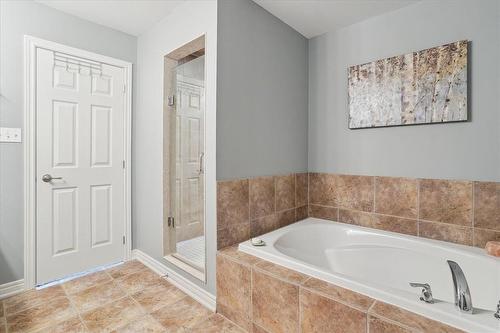 218 Plains Road E|Unit #16, Burlington, ON - Indoor Photo Showing Bathroom