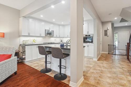 218 Plains Road E|Unit #16, Burlington, ON - Indoor Photo Showing Kitchen With Upgraded Kitchen