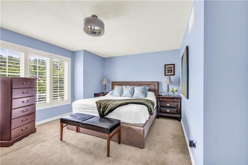 7 Pembroke Circle, Grimsby, ON - Indoor Photo Showing Bedroom