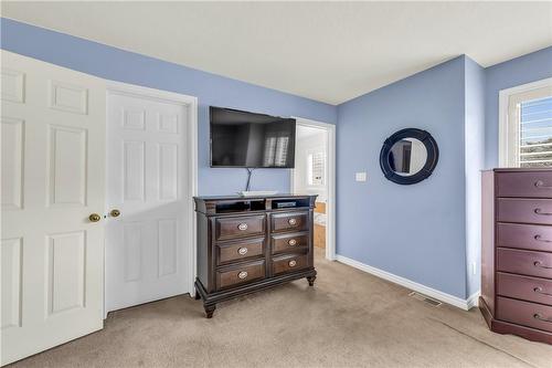 7 Pembroke Circle, Grimsby, ON - Indoor Photo Showing Other Room