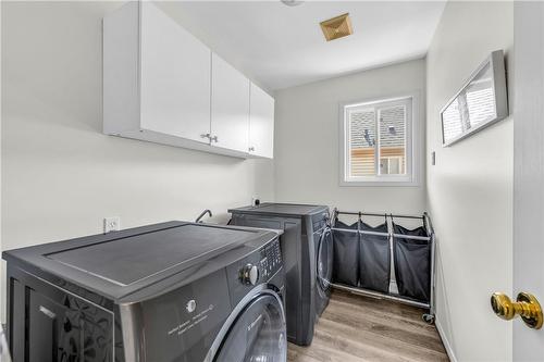 7 Pembroke Circle, Grimsby, ON - Indoor Photo Showing Laundry Room