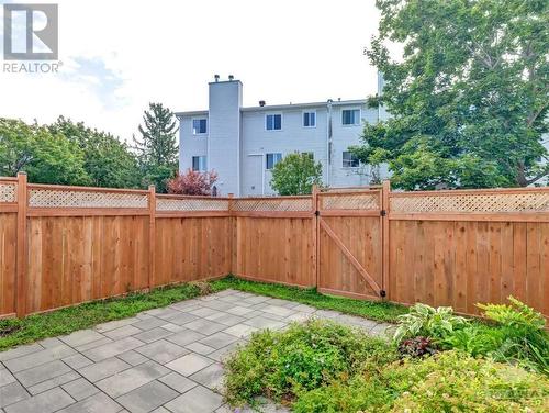 Backyard to paths - 39 Castlegreen Private, Ottawa, ON - Outdoor