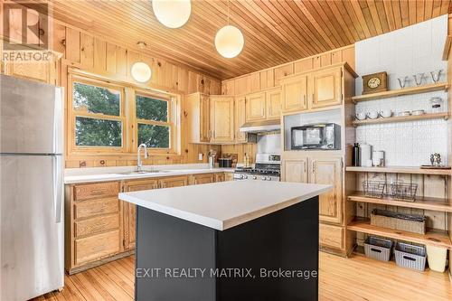 2970 Bay Road, Prescott And Russell, ON - Indoor Photo Showing Kitchen