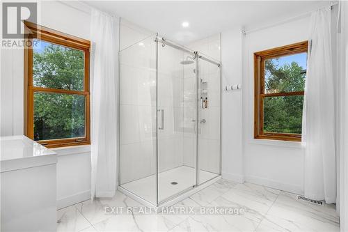 2970 Bay Road, Prescott And Russell, ON - Indoor Photo Showing Bathroom