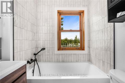 2970 Bay Road, Prescott And Russell, ON - Indoor Photo Showing Bathroom