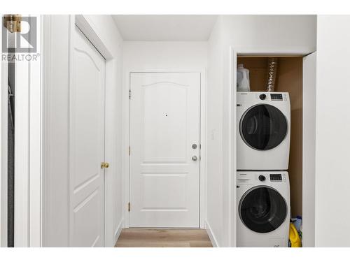 769 Klo Road Unit# 413, Kelowna, BC - Indoor Photo Showing Laundry Room