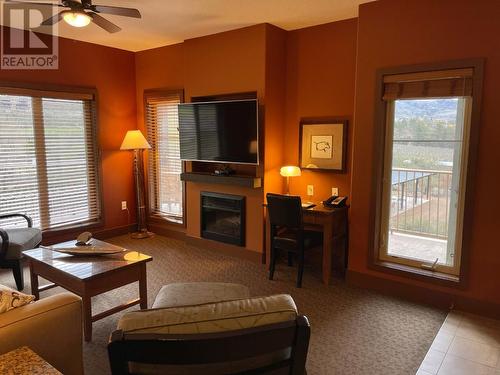 1200 Rancher Creek Road Unit# 448, Osoyoos, BC - Indoor Photo Showing Living Room With Fireplace