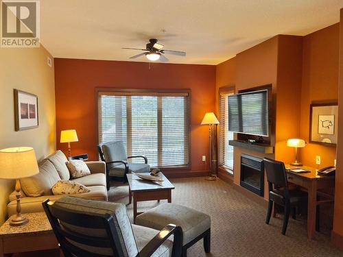 1200 Rancher Creek Road Unit# 448, Osoyoos, BC - Indoor Photo Showing Living Room With Fireplace