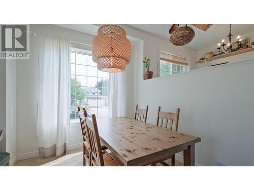 1875 Aitkins Court, Kelowna, BC - Indoor Photo Showing Dining Room