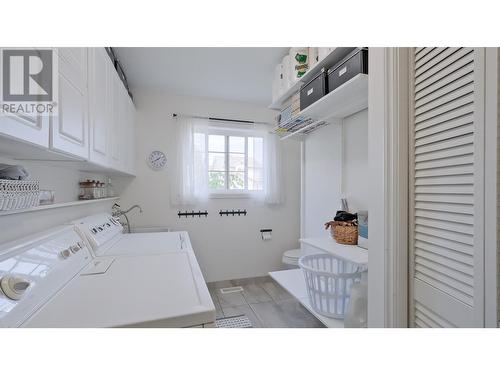 1875 Aitkins Court, Kelowna, BC - Indoor Photo Showing Laundry Room