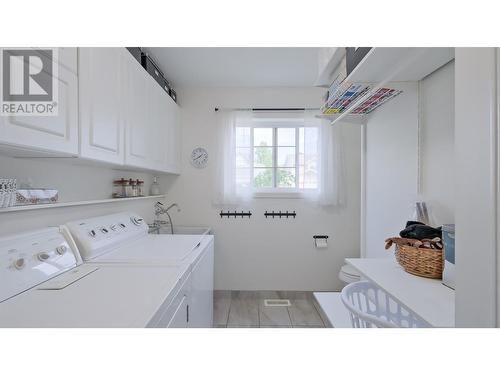 1875 Aitkins Court, Kelowna, BC - Indoor Photo Showing Laundry Room